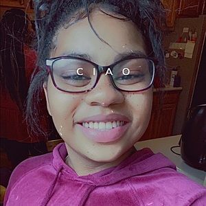 Meet your Posher, Kayla